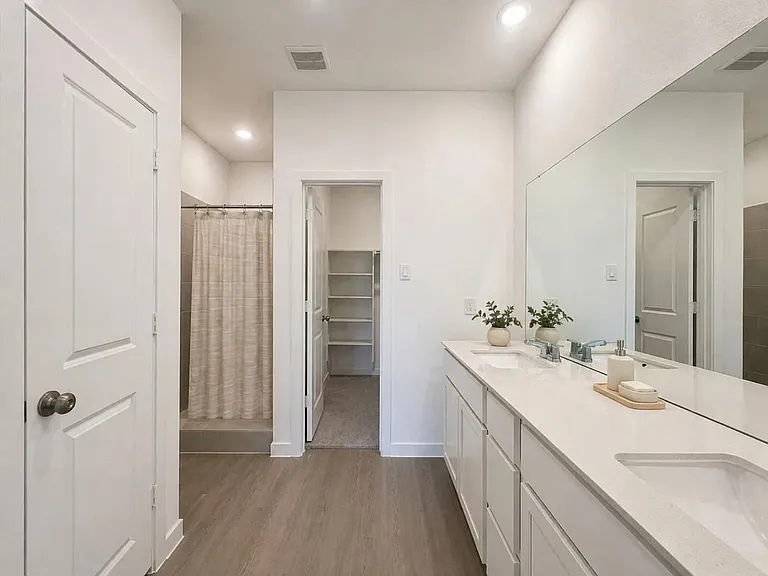 513 Robin St — Photo 6