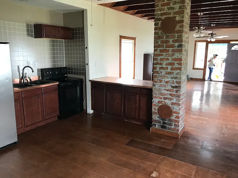 2515 Eagle St — Photo 10