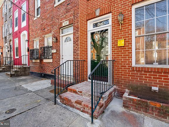 2nd image of 1239 W Lombard St