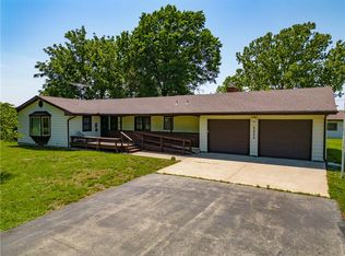 1211 E 600th Rd, Lawrence, KS 66047
