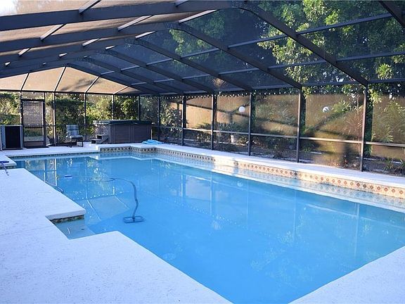 3rd image of 207 Amesbury Cir