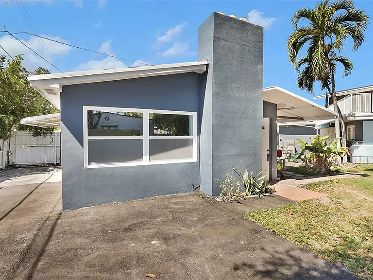 249 SW 12th St — Photo 7