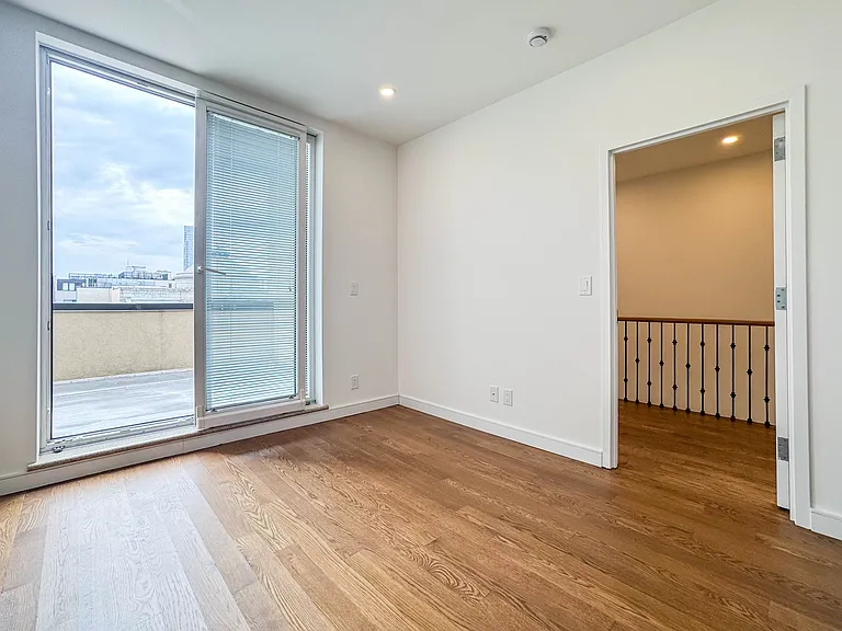 689 Leonard St #3R — Photo 19