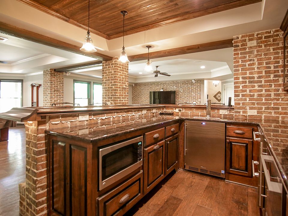 2nd image of 104 Fernwood Dr