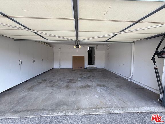 5th image of 2809 Montrose Ave APT 10