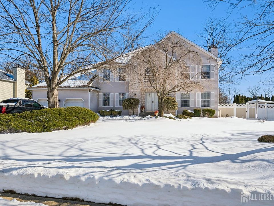 1st image of 5 Oak Hill Dr