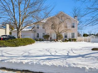 5 Oak Hill Dr, Monroe Township, NJ 08831