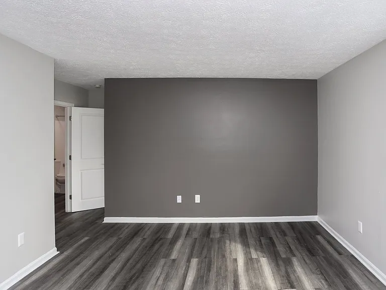 Meridian Court South — Photo 10