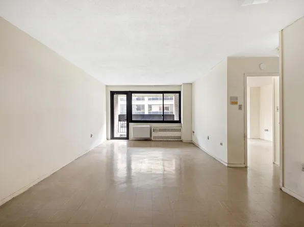 333 Pearl Street 8E image 2 of 9