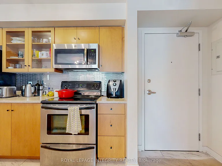 138 Somerset St W #203 — Photo 8