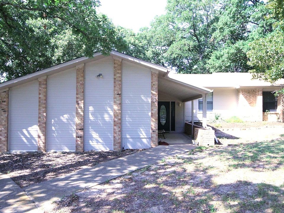 1st image of 303 Lone Star Ln