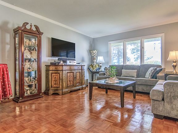 4th image of 23W120 Woodcroft Dr