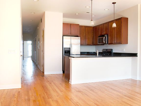 5th image of 3126-34 W Walton St #3128-2