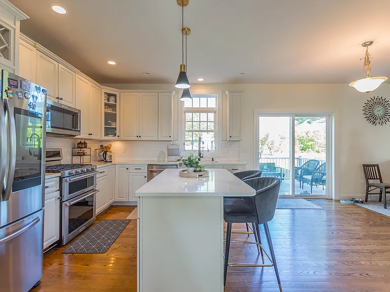 8 Colleen Cir — Photo 5