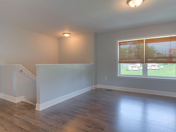 5th image of 224 Forest Ave