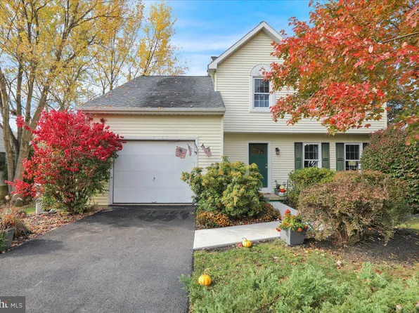 345 Village Spring Ln, Reinholds, PA 17569