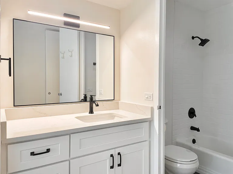 2400 N Lakeview Ave #508 — Photo 2