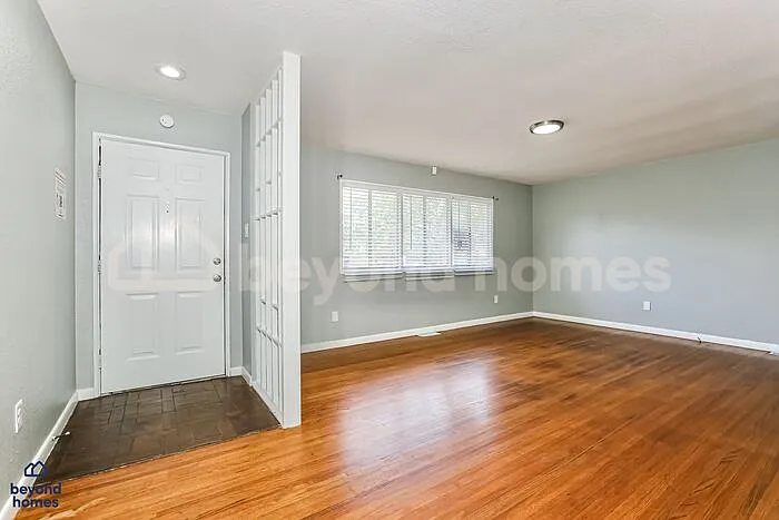 3 bed, 2.0 bath, 1918 sqft, $1,675 — Photo 2