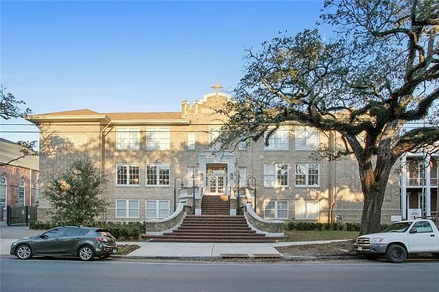 1st image of 1215 Louisiana Ave #206