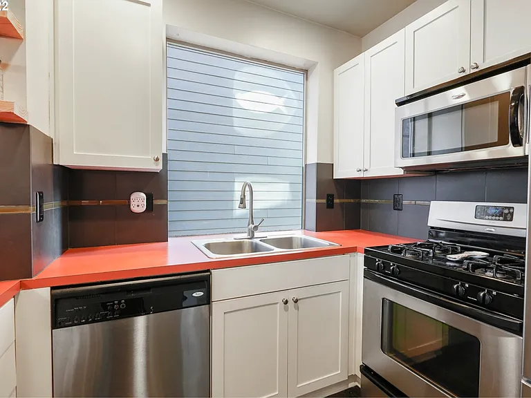 8502 N Central St — Photo 12