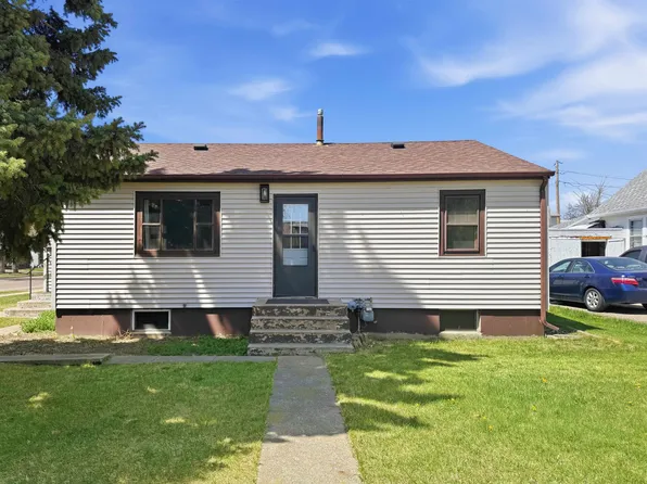 1444 4th St SW, Minot, ND 58701