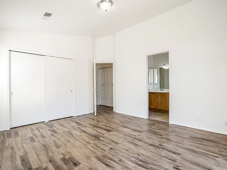4705 Chow Ct NE — Photo 25