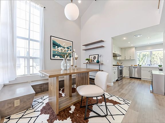 3rd image of 903 Sol Vista Way