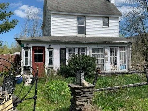 27 Clum Hill Rd, Haines Falls, NY 12436