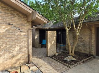 4242 Honey Oaks Dr, Seabrook, TX 77586