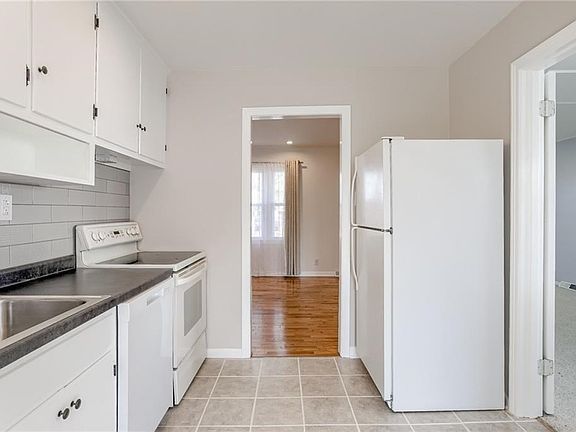 2nd image of 831 Sunset Ave