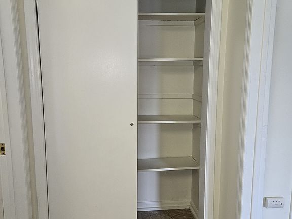 5th image of 428 Elwood Ave APT 2N