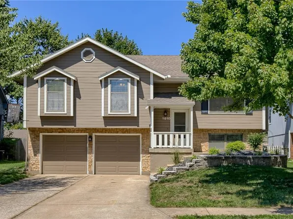 1810 SE 3rd St, Lees Summit, MO 64063