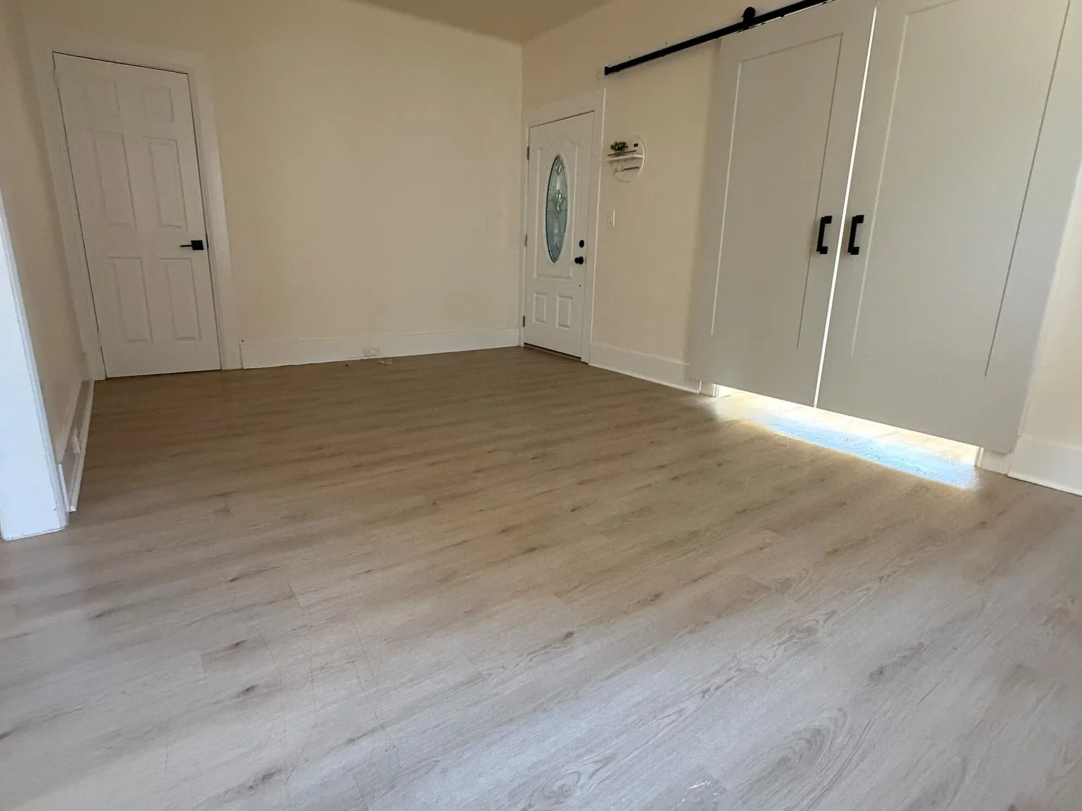 3 bed, 1936 sqft, $2,500 — Photo 3