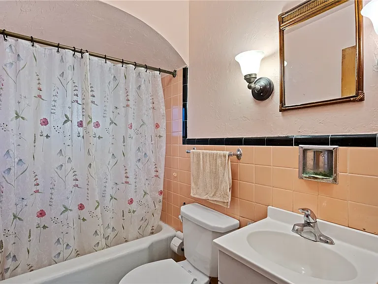 922 Jancey St — Photo 11