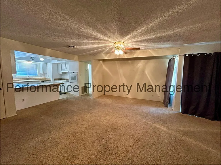 2716 Catalina Dr — Photo 5
