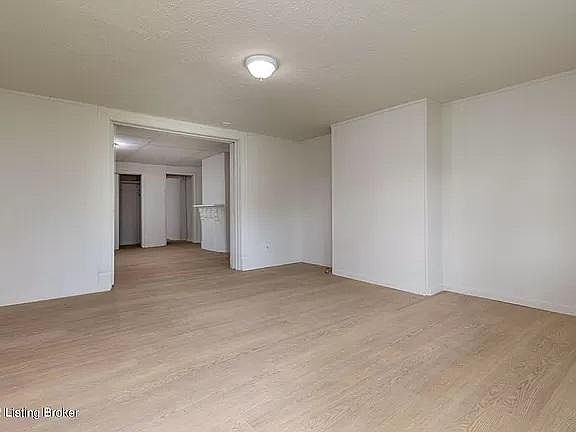 3rd image of 2922 Bank St #1