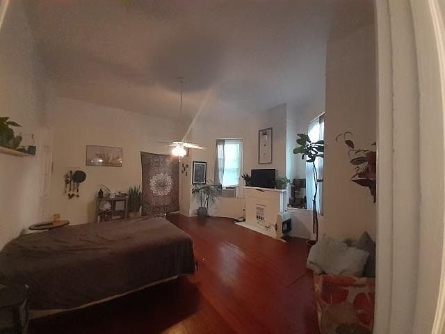 2nd image of 4233 Coliseum St