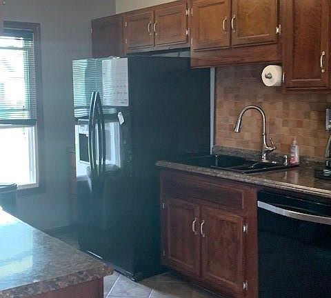 3rd image of 1060 Salem Ct