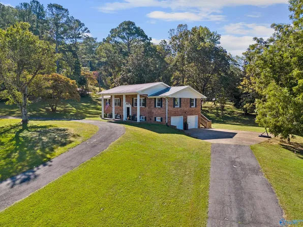 302 Picadilly Dr, Scottsboro, AL 35768