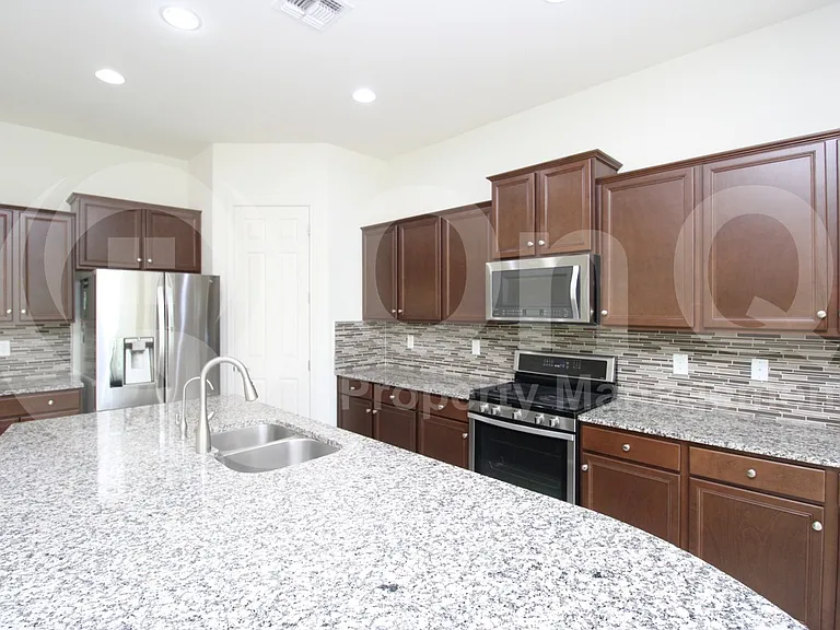 1863 E Canyon Way — Photo 3