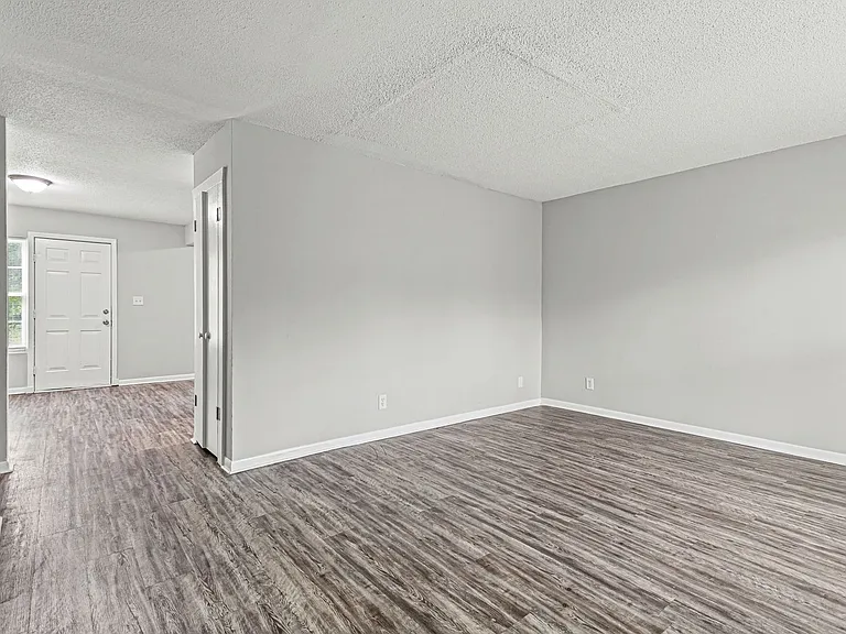 Redwood Village Townhomes — Photo 38