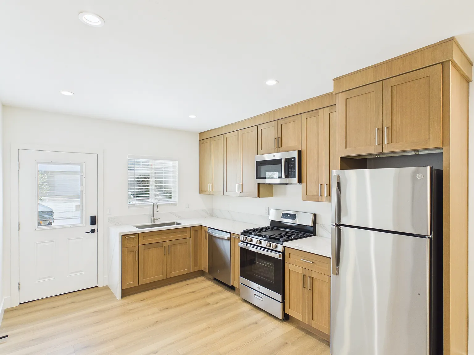 2 bed, 1100 sqft, $3,750 — Photo 4