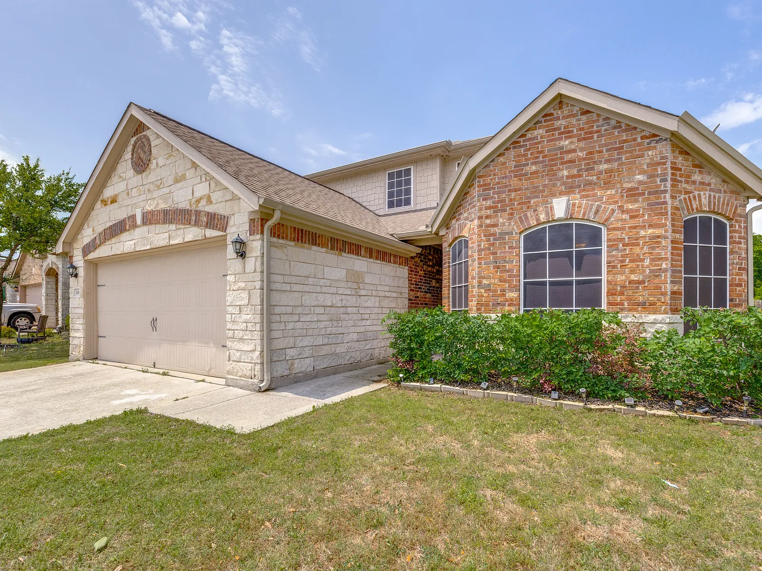 4 bed, 2236 sqft, $2,150 — Photo 2