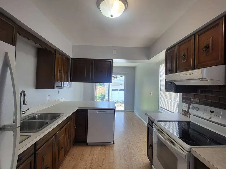2954 Penrose Ave — Photo 7