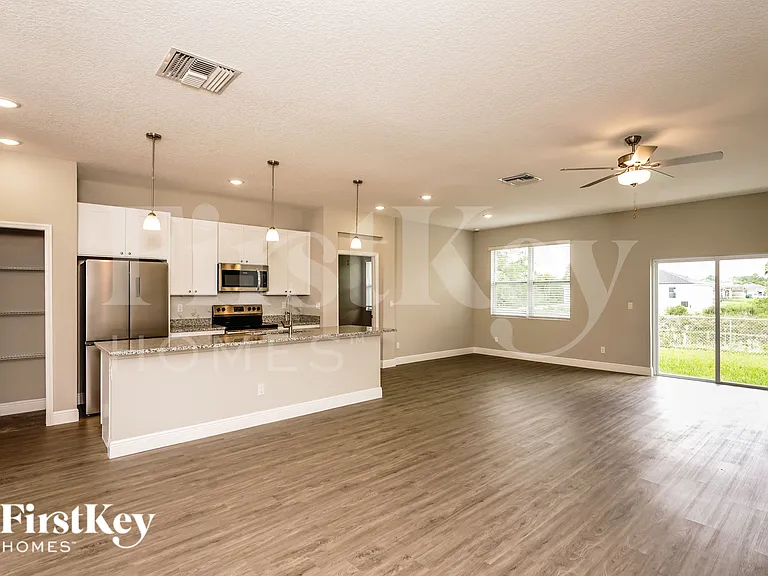 3120 Halsey Ave SE — Photo 4