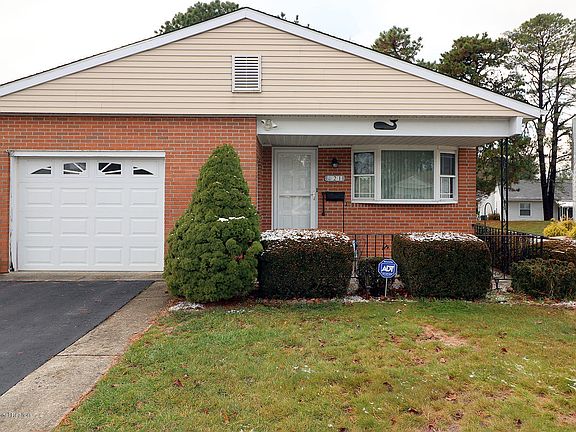 3rd image of 21 Maison Way