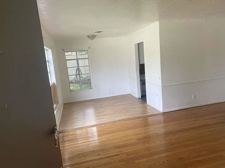 121 E Riverwood Dr — Photo 9