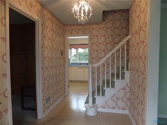 2nd image of 2905 Meadowwood Dr