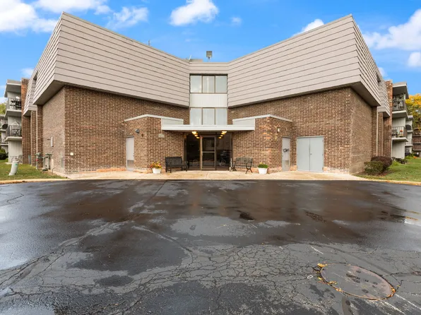 924 S Lake Ct APT 113, Westmont, IL 60559