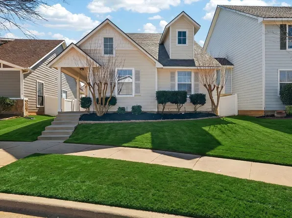 10008 Hanover Dr, Aubrey, TX 76227